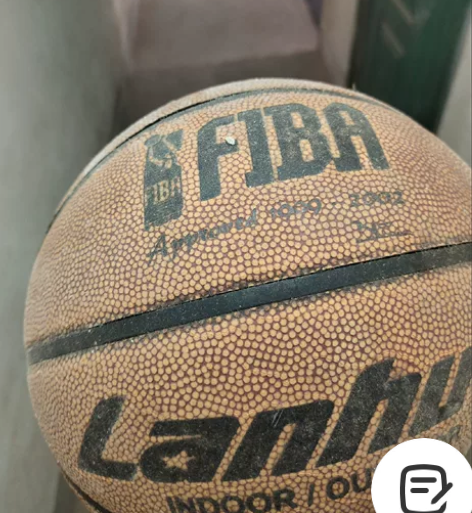 nba篮球  用的不多，有点落灰了  疑假...