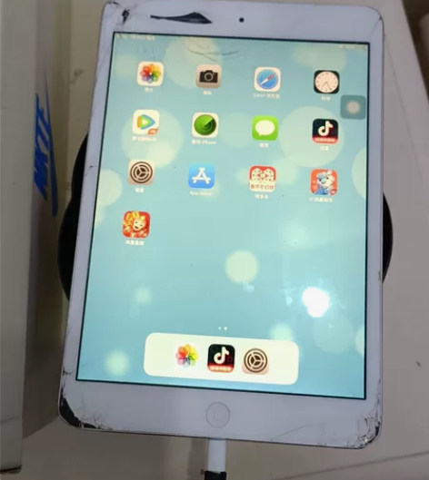 ipadmini2  16G成色如图，外屏...