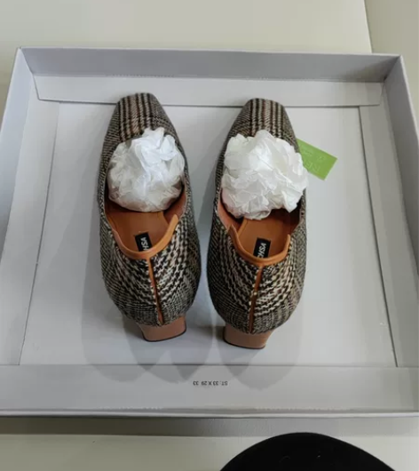 全新 曼琪莎 高跟单鞋 看鞋跟可以完全看出...