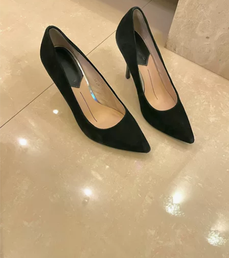 单鞋尖头鞋高跟鞋百搭细跟 鞋面是那种绒面的...