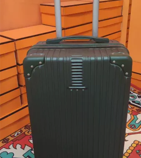 店铺不做了清货拉杆箱 时尚潮流品牌专柜 店...