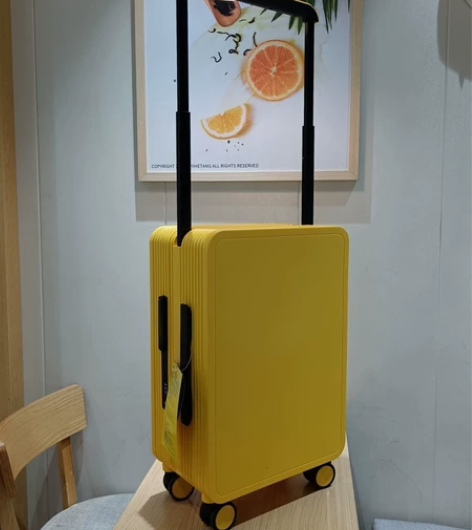 少量，原包装宽拉杆箱行李箱。20寸登机密码...