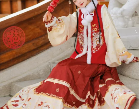 裳云兮汉服 原创福兔明制女兔年新年比甲马面...