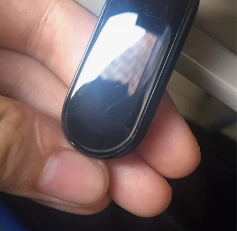 小米手环6nfc版，无维修，屏幕有一点点划...