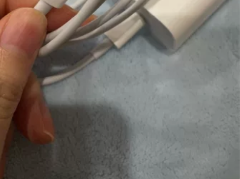 苹果手机20W PD快充 充电器，几乎全新...