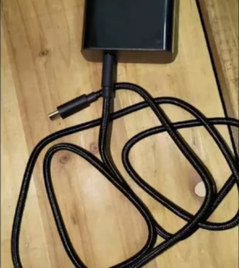 我是拿来充rog3的,现在手机卖了这个充电...