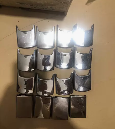 诺基亚8810下拉壳 有需要的可以拍。12...