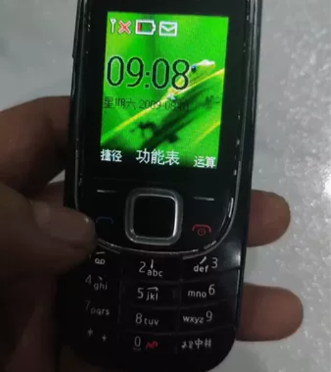 诺基亚2322c  品相一般 怀旧  电池...
