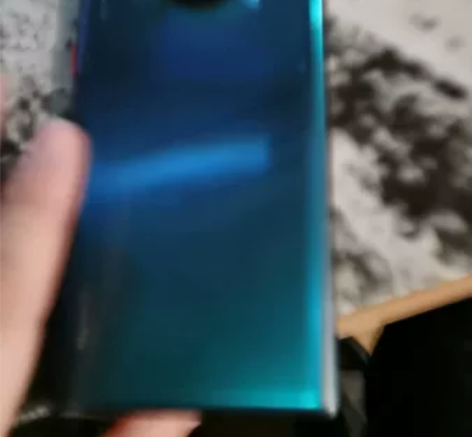 华为mate30pro5G版本。 自用95...