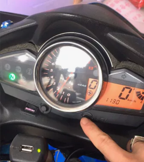 铃木摩托车铃木骊驰gw250摩托车,年份1...