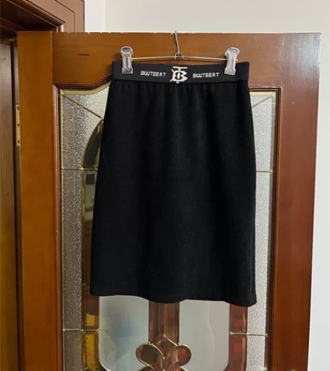 松紧腰一步裙25元 7.8层新左右，松紧腰...