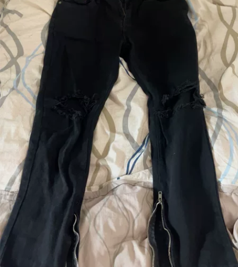 JEANS破洞牛仔裤 换风格了  修身牛仔...