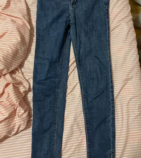 深蓝色牛仔铅笔裤 感兴趣的话点“我想要”和...