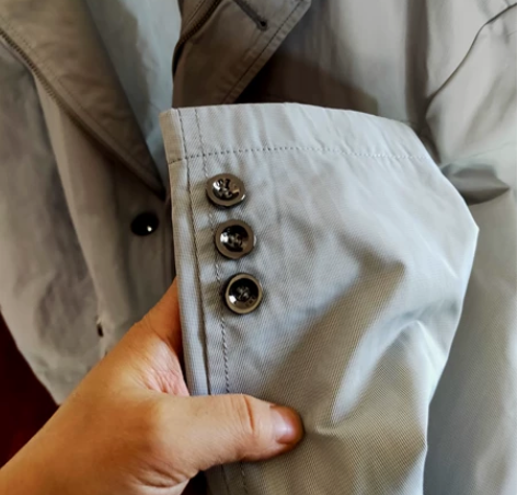 不干了大牌男士休闲西服,反正是大牌。就不描...