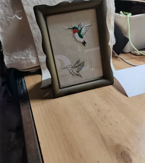手工刺绣装饰相框摆件金属 玻璃四个角有破损...
