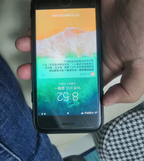 苹果8内存64g,都是带壳子使用,表面保存...