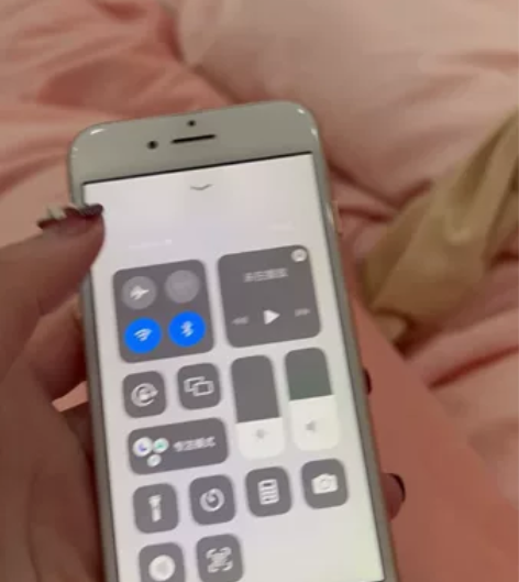 iPhone8苹果8，国行金色64g，无锁...