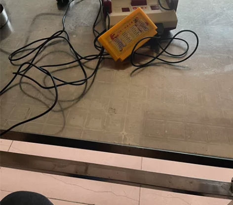 小霸王游戏机童年的回忆，有高清线支持现在所...