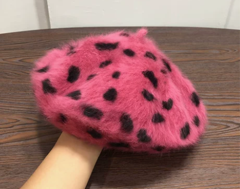 可爱粉色斑点兔毛绒绒针织贝雷帽女秋冬韩版日...