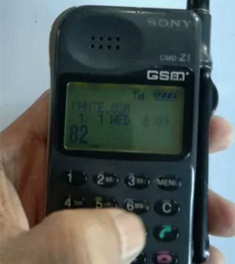 索尼鸵鸟英文手机！能开机！深圳插移动4g卡...