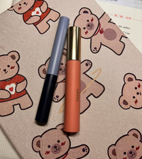 尔木萄睫毛膏ukiss 睫毛打底，都是02...