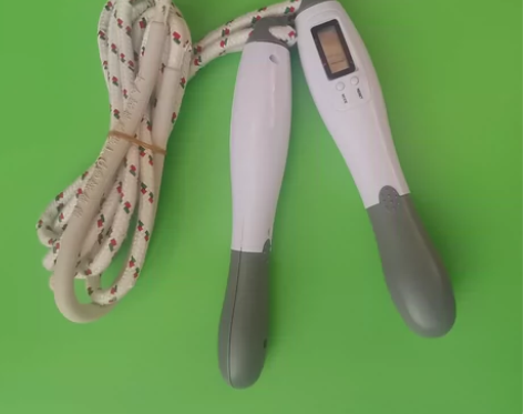 电子计数棉纱跳绳，绳体6号，长度是2.2米...