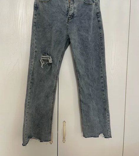 清衣柜牛仔裤全部10块钱，质量很好，全店3...