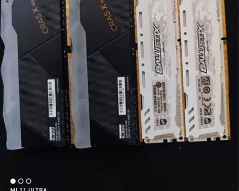 英睿达铂胜运动DDR4内存 右边的两根 ...