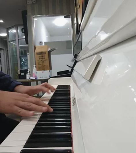 斯特劳斯白色钢琴,STRAUSS,学生考完...