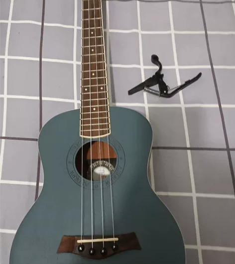 安德鲁尤克里里，音色不错，相中私聊可以拍视...