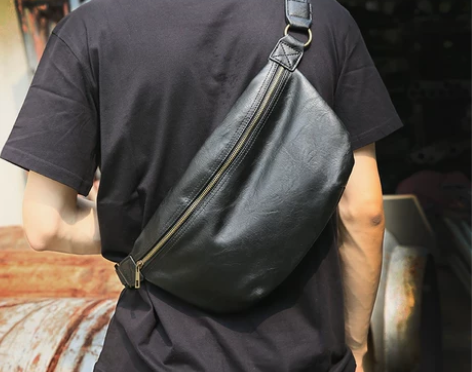 全新买了没用，真皮男士胸包小包时尚潮单肩包...