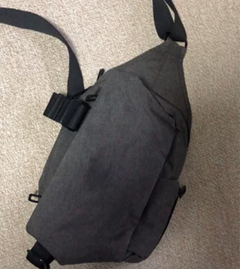 男士斜挎包 男士单肩包布料很有质感可见图片...