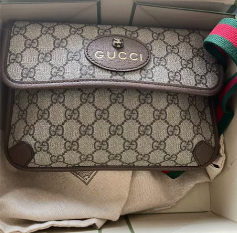 古驰虎头胸包98新 。 感兴趣的话点“我想...