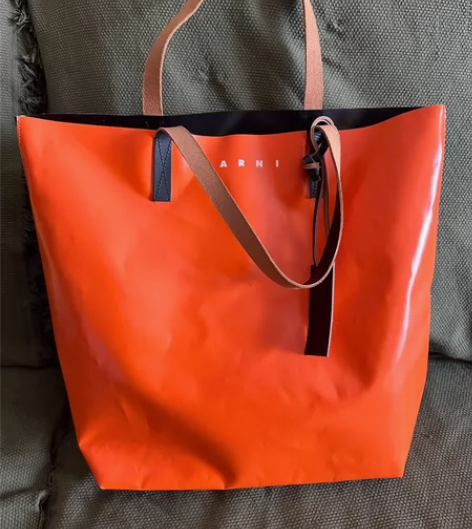 MARNI 男士单肩包。用的不多。瑕疵就是...