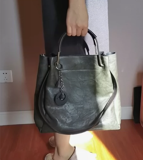 手提包，手提或斜挎都可，全新未用，放过一段...