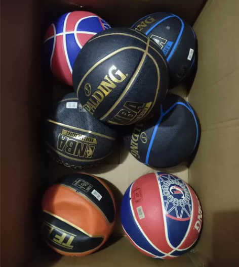 全新斯伯丁正品七号篮球，斯伯丁公司摆放的样...