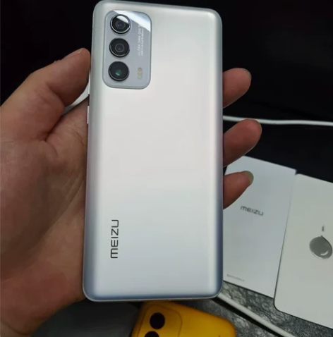 魅族18 配置8+128，手机成色如图，货...