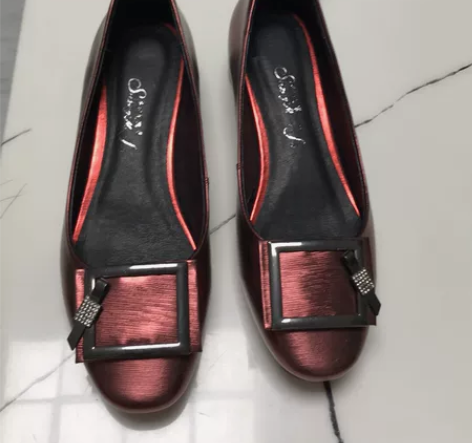 女式单鞋、全新、只在店里试穿过、37码、酒...
