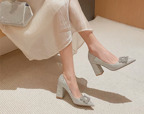 婚鞋女粗跟2022年新款新娘鞋结婚单鞋平时...
