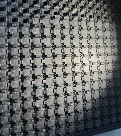 不知道什么芯片几百个，有3个型号，便宜处理...