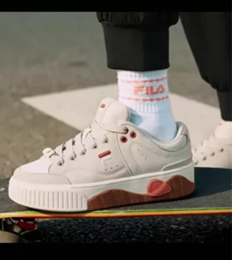 斐乐正品板鞋，九点五成新 感兴趣的话点“我...