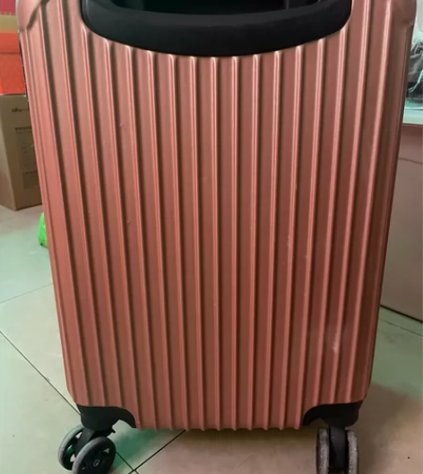 9成新拉杆箱 感兴趣的话点“我想要”和我私...