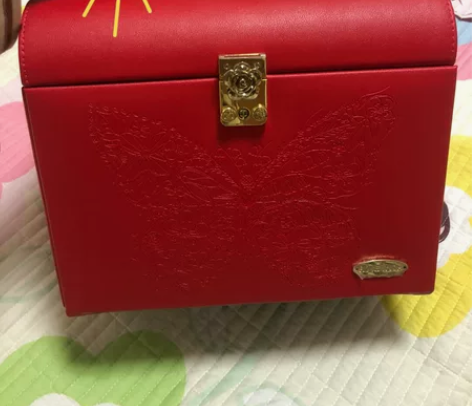 全新的化妆包 自用送人都行 结婚别人送的一...