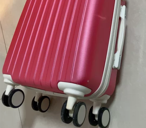 行李箱，全新未使用，轻微碰撞痕迹，20寸 ...