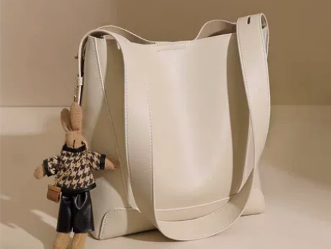 SOMAY水桶包 皮质细腻光滑 肩带背上身...