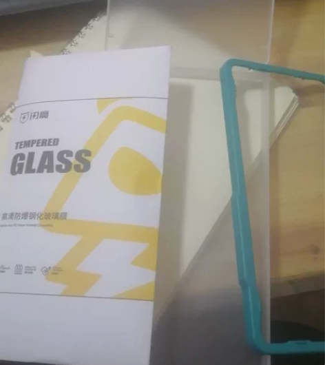一张全新闪魔钢化膜，不用多说，品质杠杠的！...