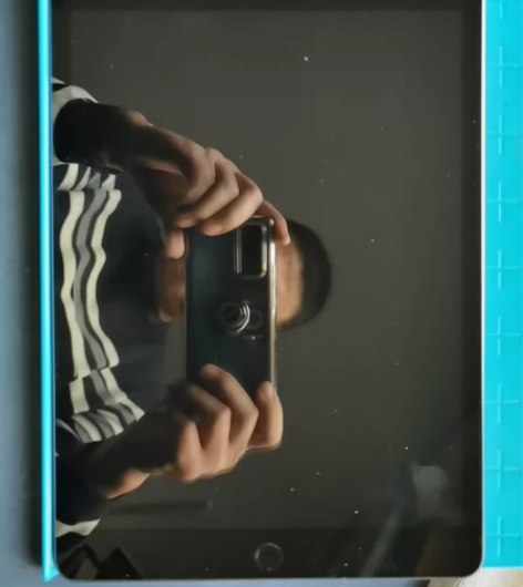 Ipad第七代，19年购买，黑灰 色，接口...