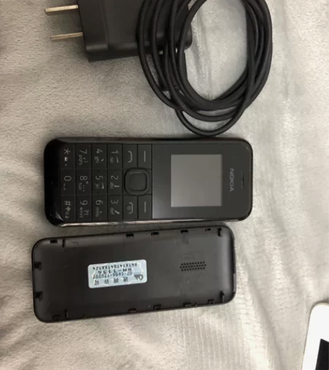 诺基亚手机，95新，后盖底部有轻微磕碰，全...