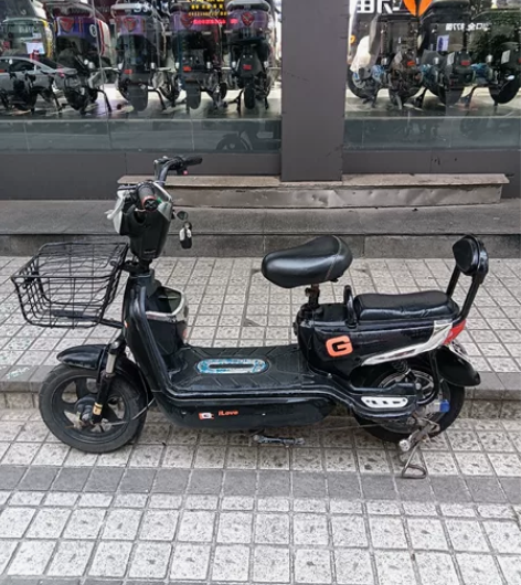出售一台台铃品牌电动车成色八成,黑金新电池...