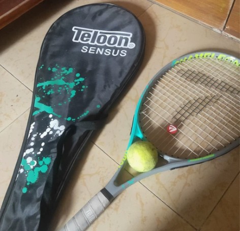 自用，闲置，有轻微使用痕迹，附赠网球一个，...
